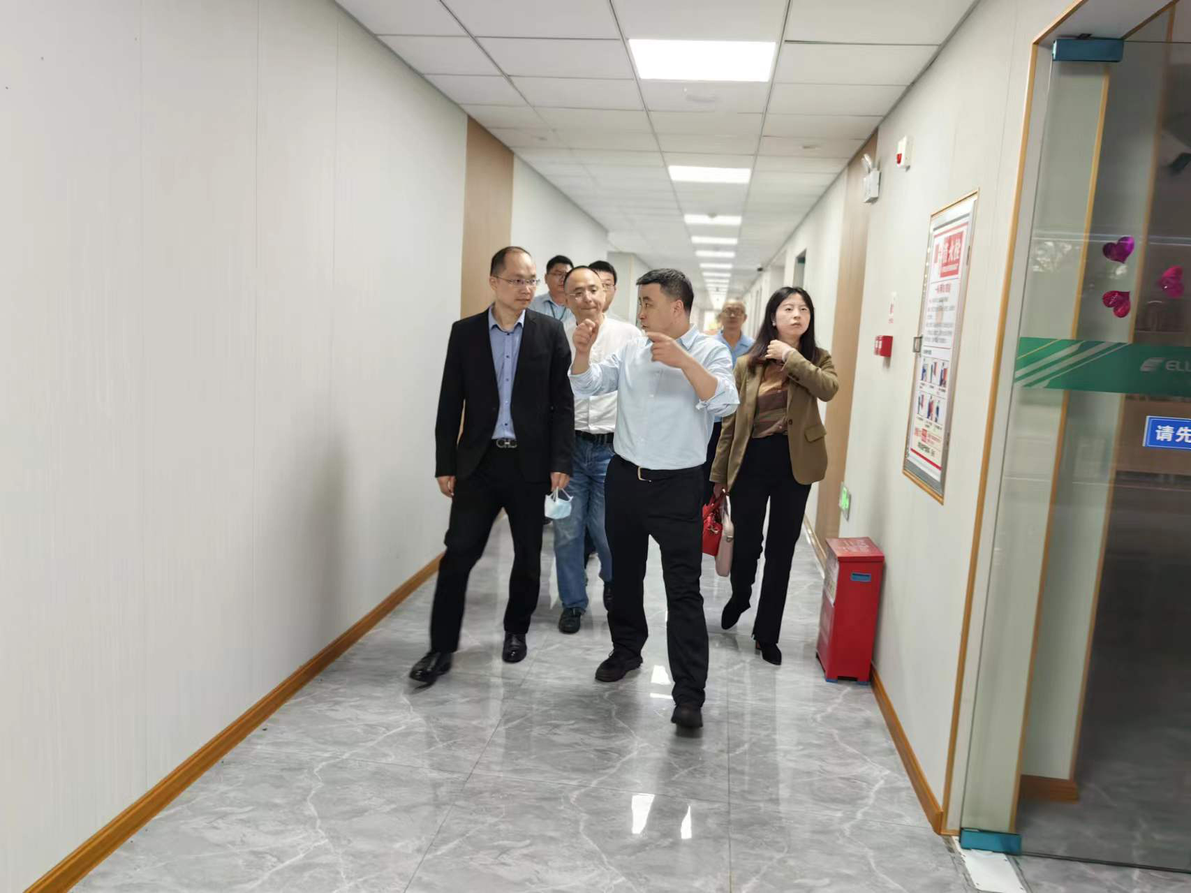 節(jié)后慰問暖人心 | 九洲集團(tuán)黨委書記、董事長楊保平一行慰問依頓電子全體員工 